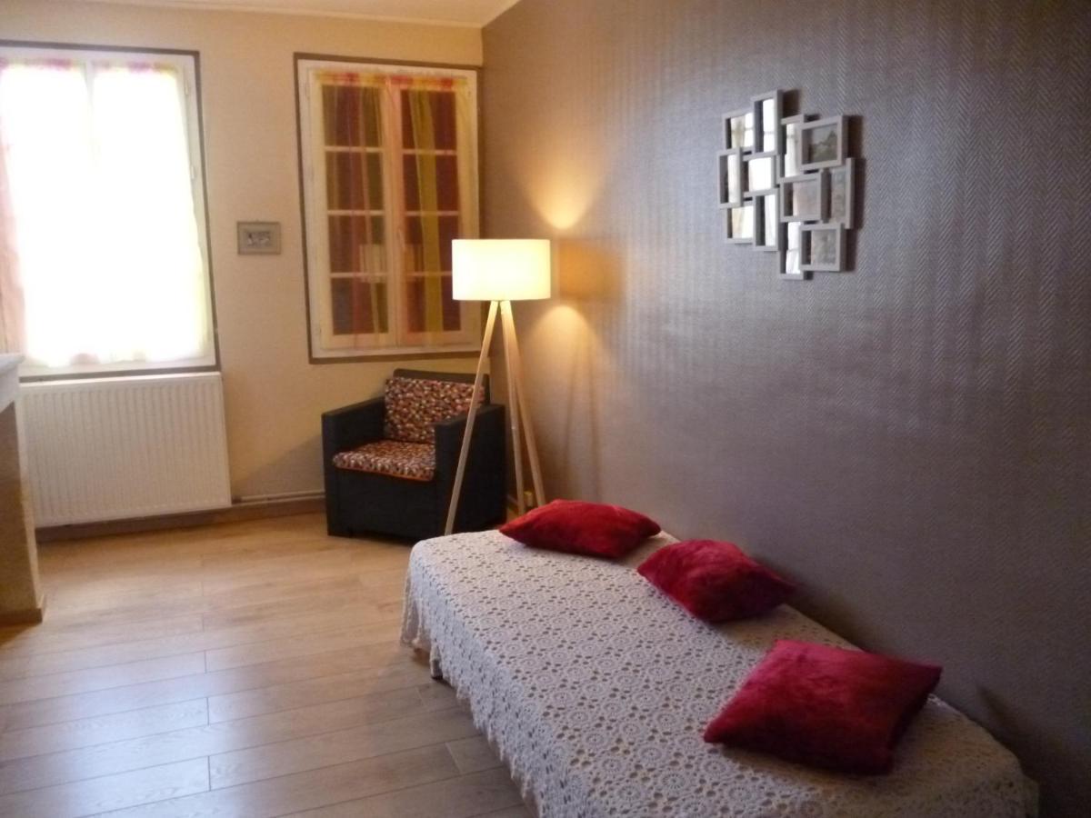 HOME VACANCES 4 étoiles par CDT DORDOGNE Le Pizou Exterior foto